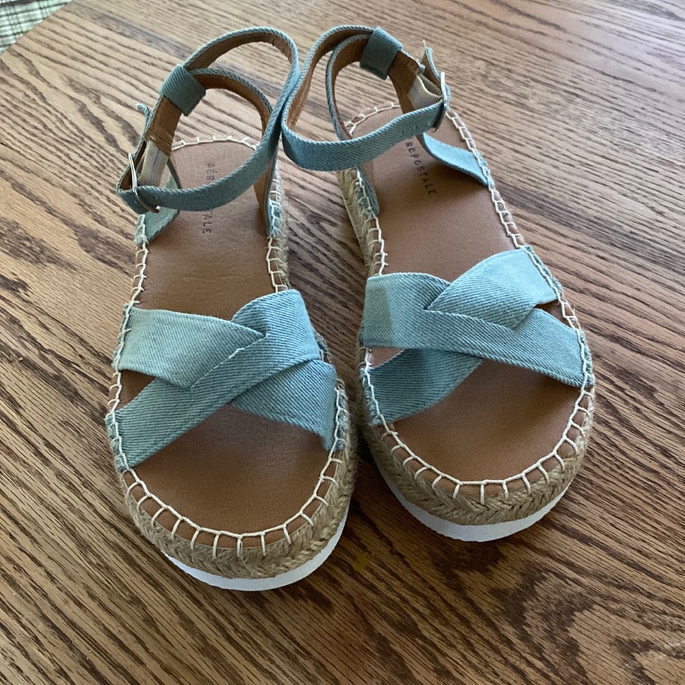 Aeropostale sandals